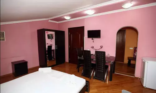 هتل ایساکا تفلیس